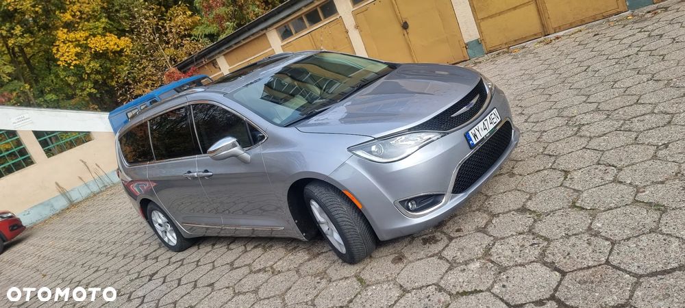 Chrysler Pacifica - 3