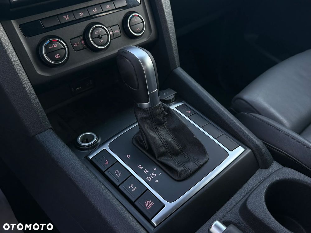 Volkswagen Amarok - 24