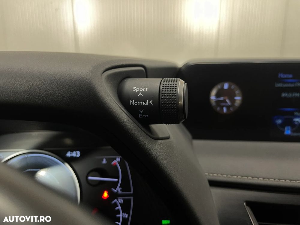 Lexus UX 250h Executive Line - 23