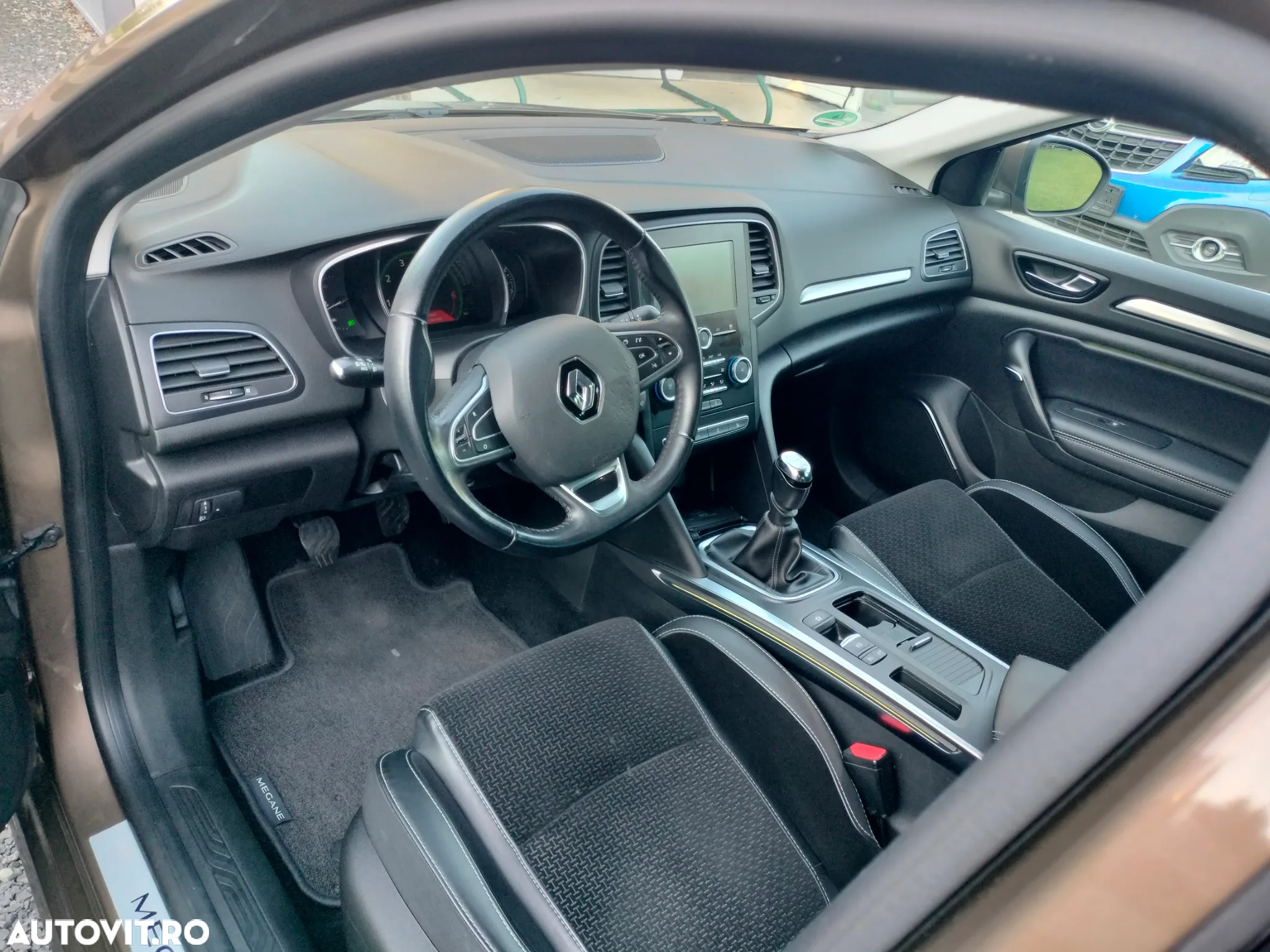 Renault Megane Grandtour ENERGY TCe 130 BUSINESS - 24