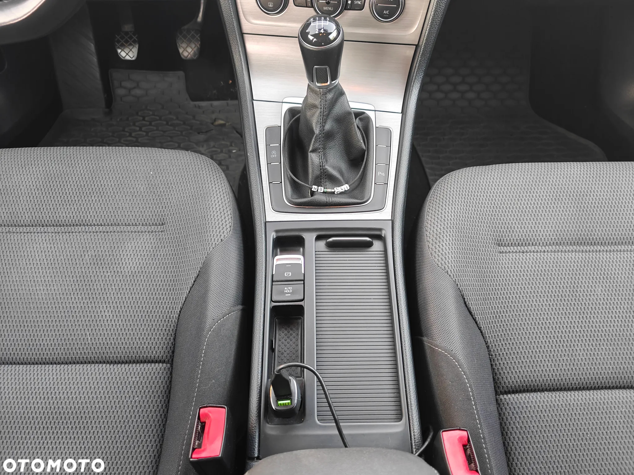 Volkswagen Golf VII 1.6 TDI BMT Comfortline - 24
