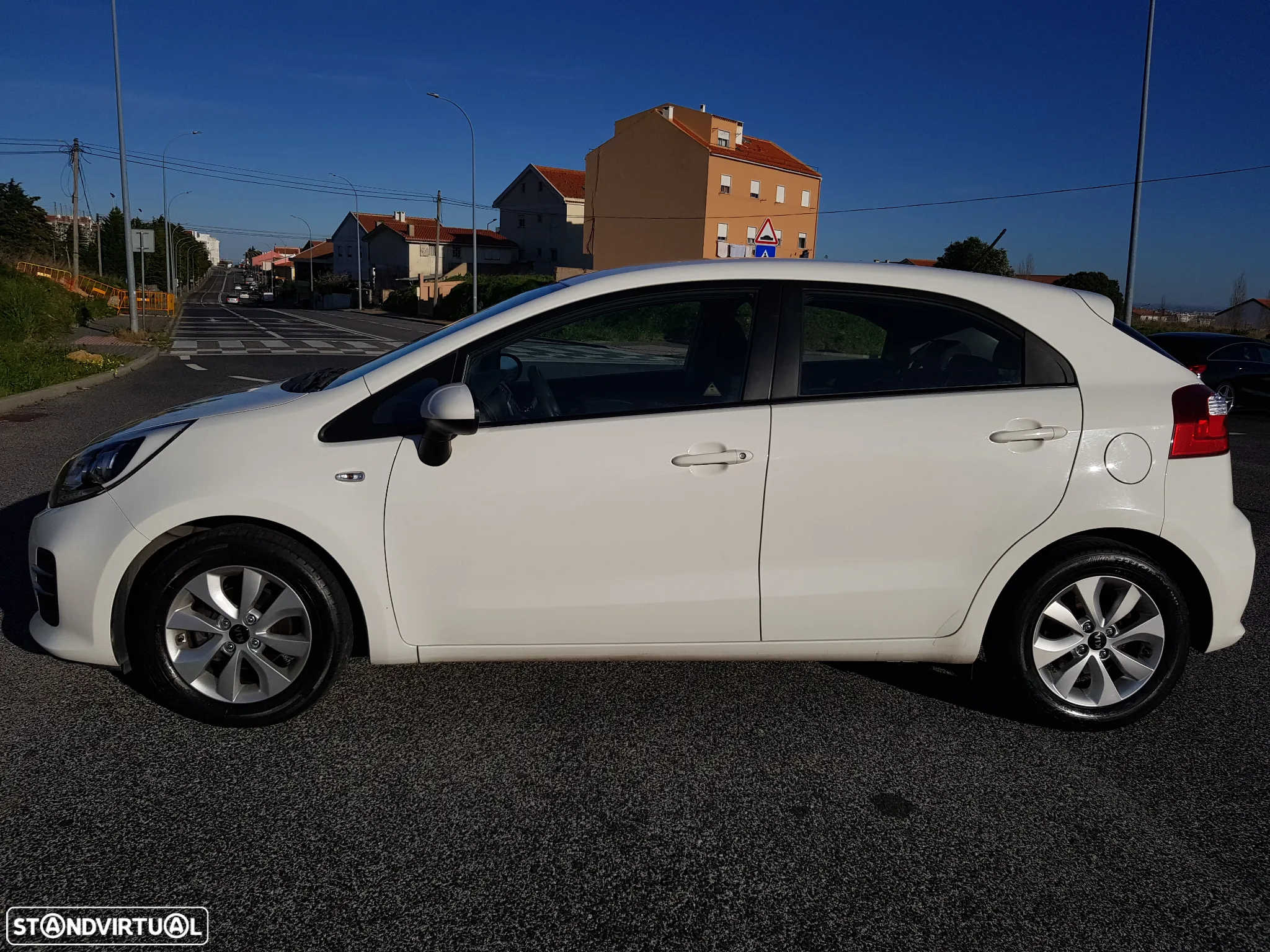 Kia Rio 1.1 CRDi TX ISG - 6