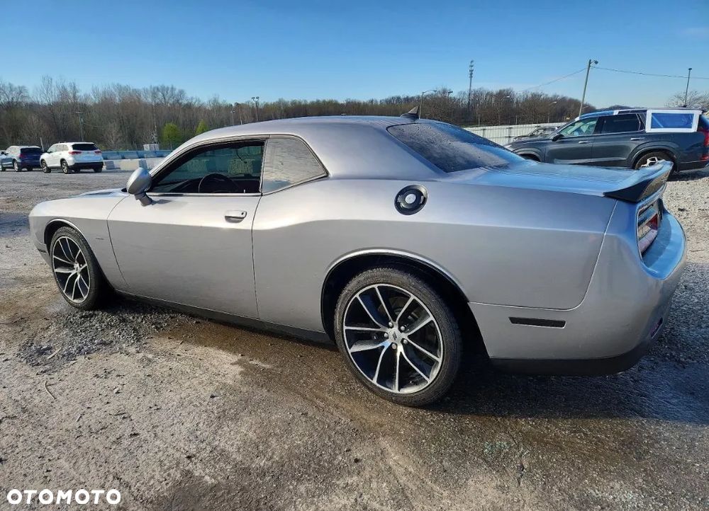 Dodge Challenger - 2