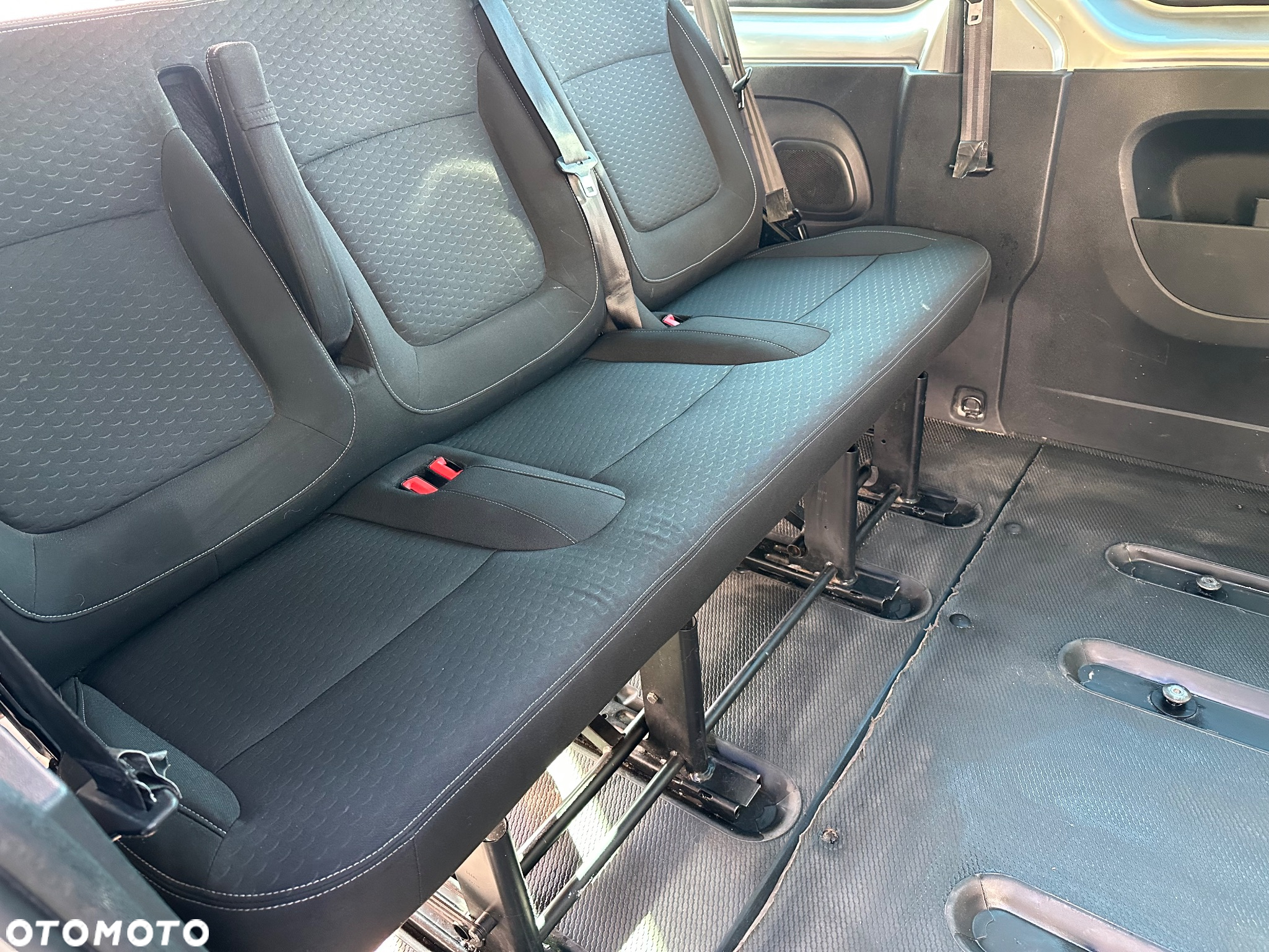 Opel Vivaro - 11