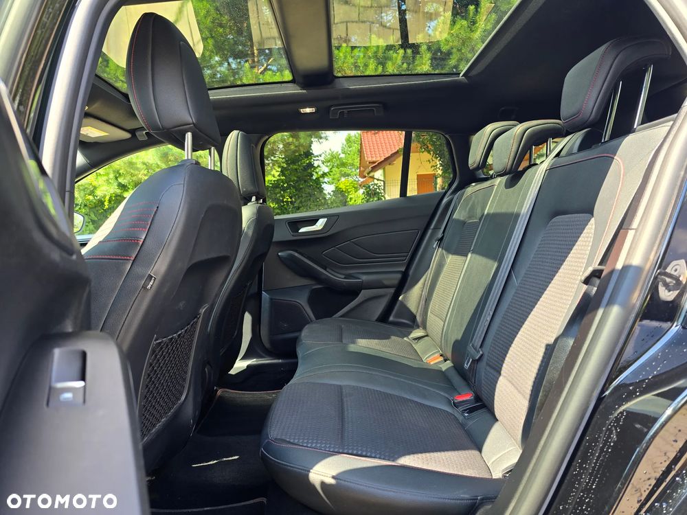 Ford Focus 1.5 EcoBoost ST-Line - 12