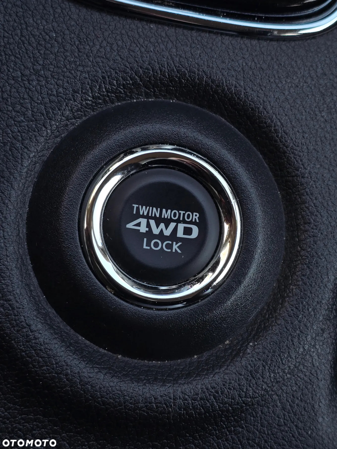 Mitsubishi Outlander 2.0 4WD Plug-In Hybrid - 28