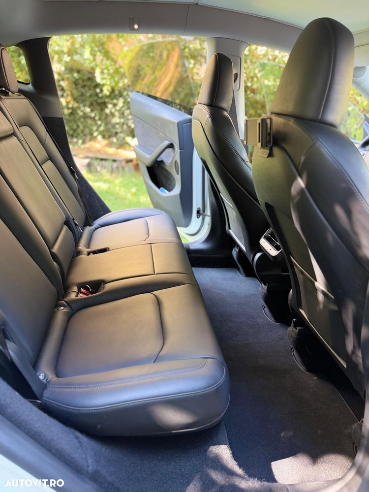 Tesla Model Y - 10