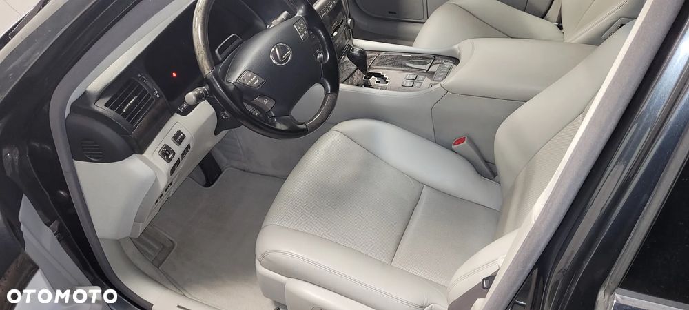 Lexus LS 460 Prestige - 10