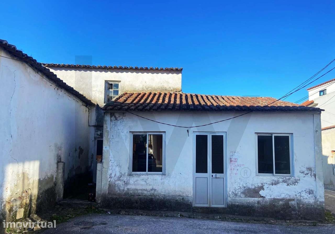 Oportunidade Única: Casa com Alma e Potencial Fabuloso na Labrugeira - Grande imagem: 2/30