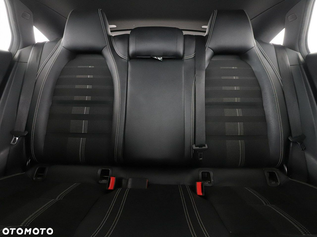 Mercedes-Benz CLA - 17
