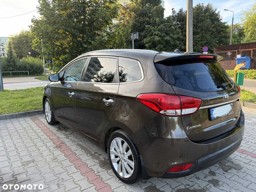 Kia Carens - 4