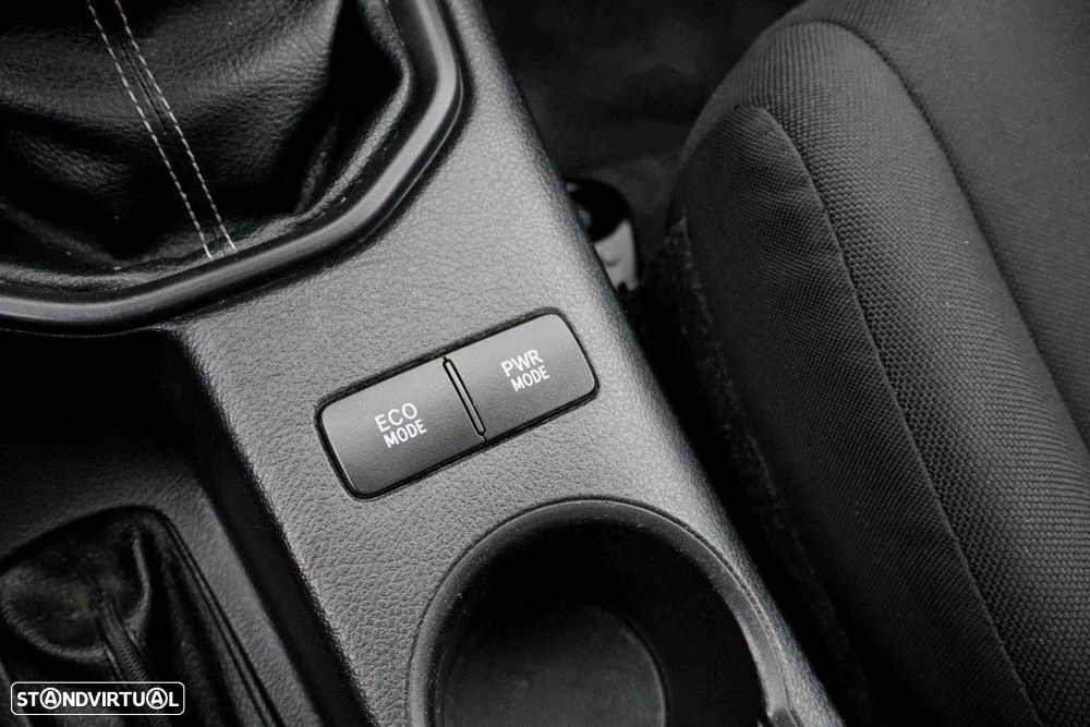 Toyota Hilux 4X4 150 CV 2L - 11