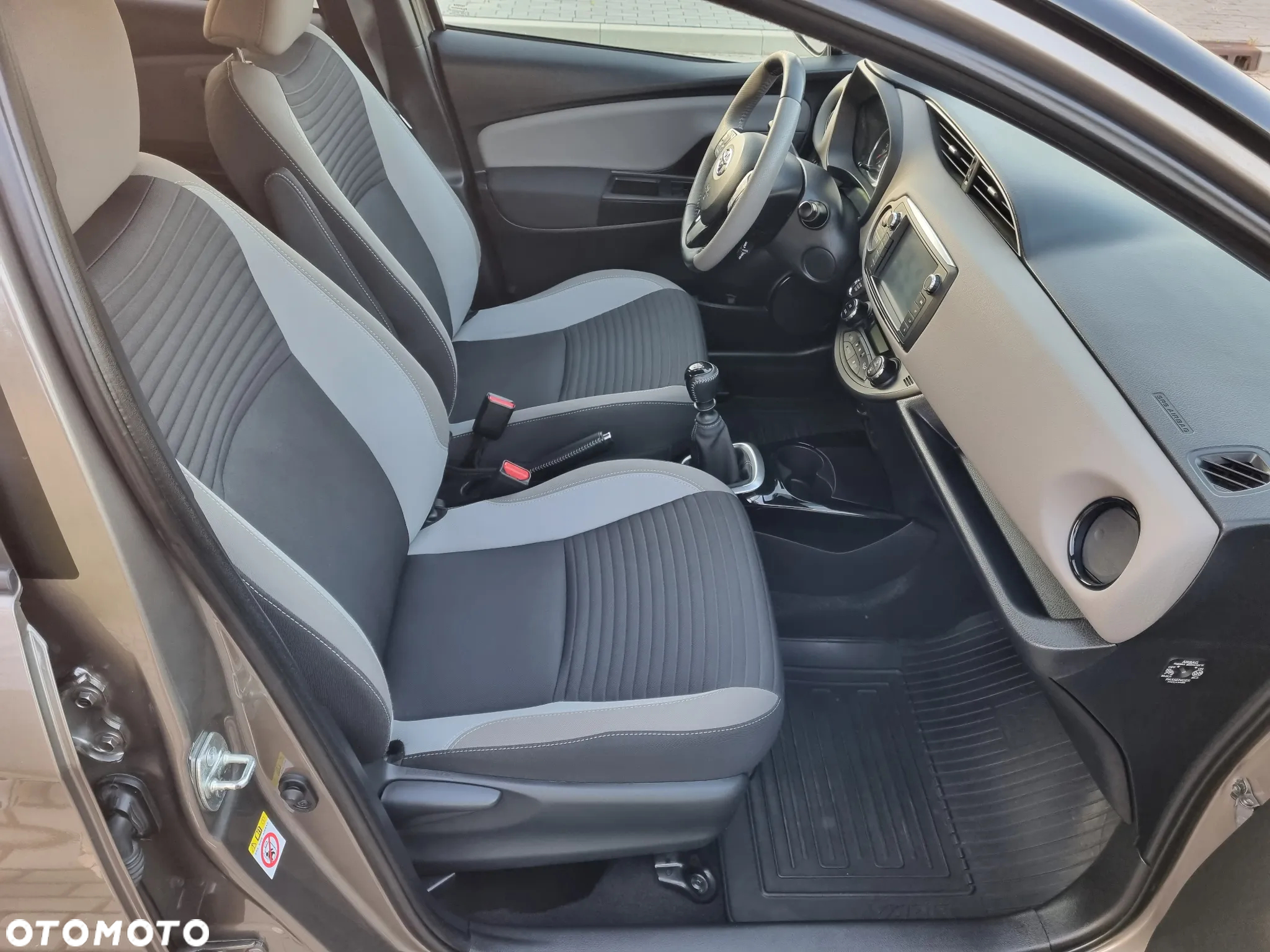 Toyota Yaris 1.33 Selection Platinum - 9