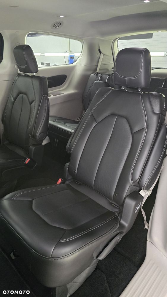 Chrysler Pacifica - 15