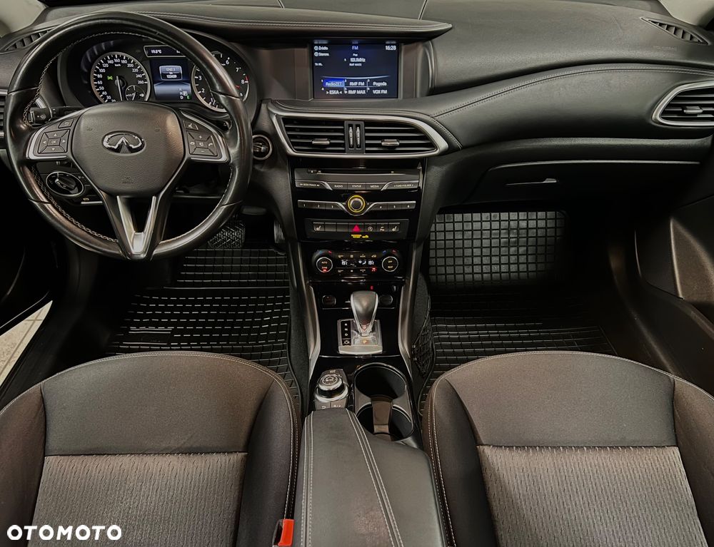 Infiniti Q30 1.6t Premium 7DCT - 7