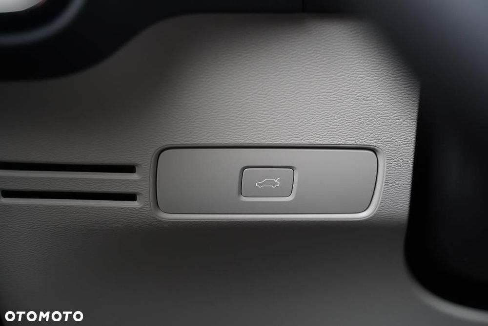 Volvo XC 40 B3 Plus Dark - 9