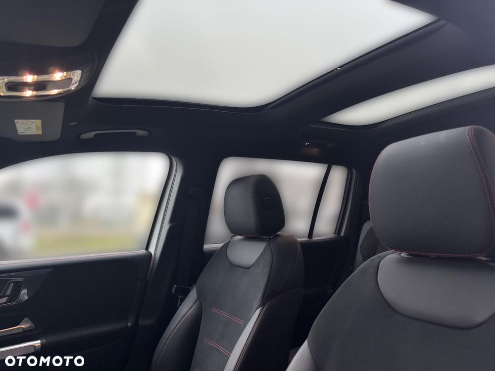 Mercedes-Benz GLB - 11