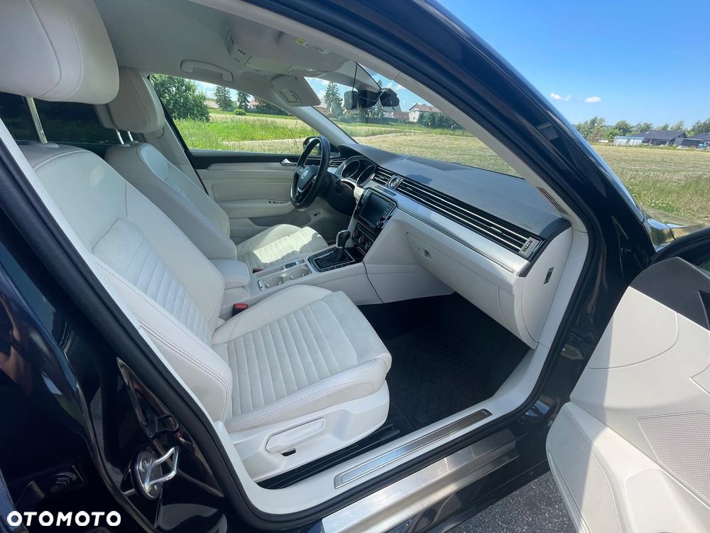 Volkswagen Passat - 4