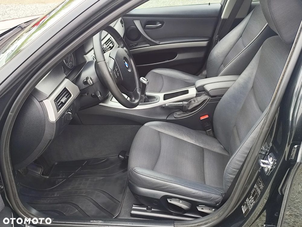 BMW Seria 3 318i - 13