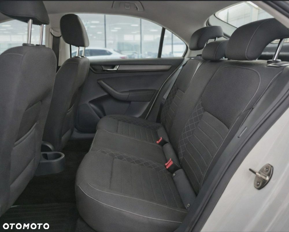 Skoda RAPID 1.0 TSI Style - 8