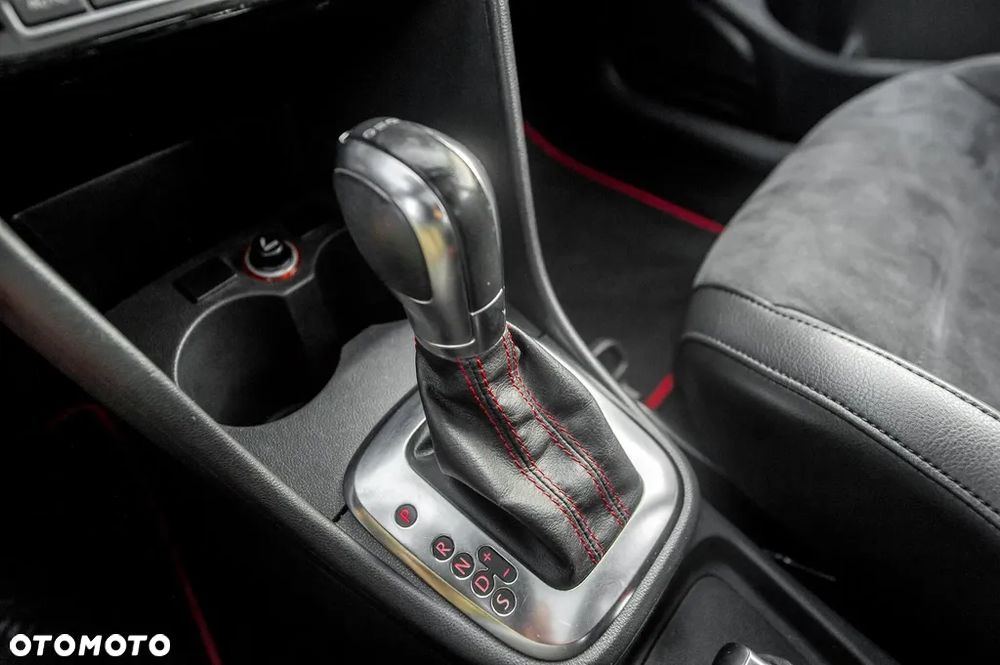 Volkswagen Polo 1.4 DSG GTI - 36
