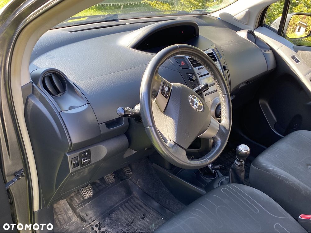 Toyota Yaris - 4