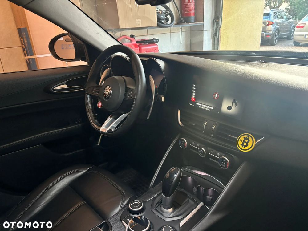 Alfa Romeo Giulia 2.0 Turbo 16V AT8 Veloce - 17