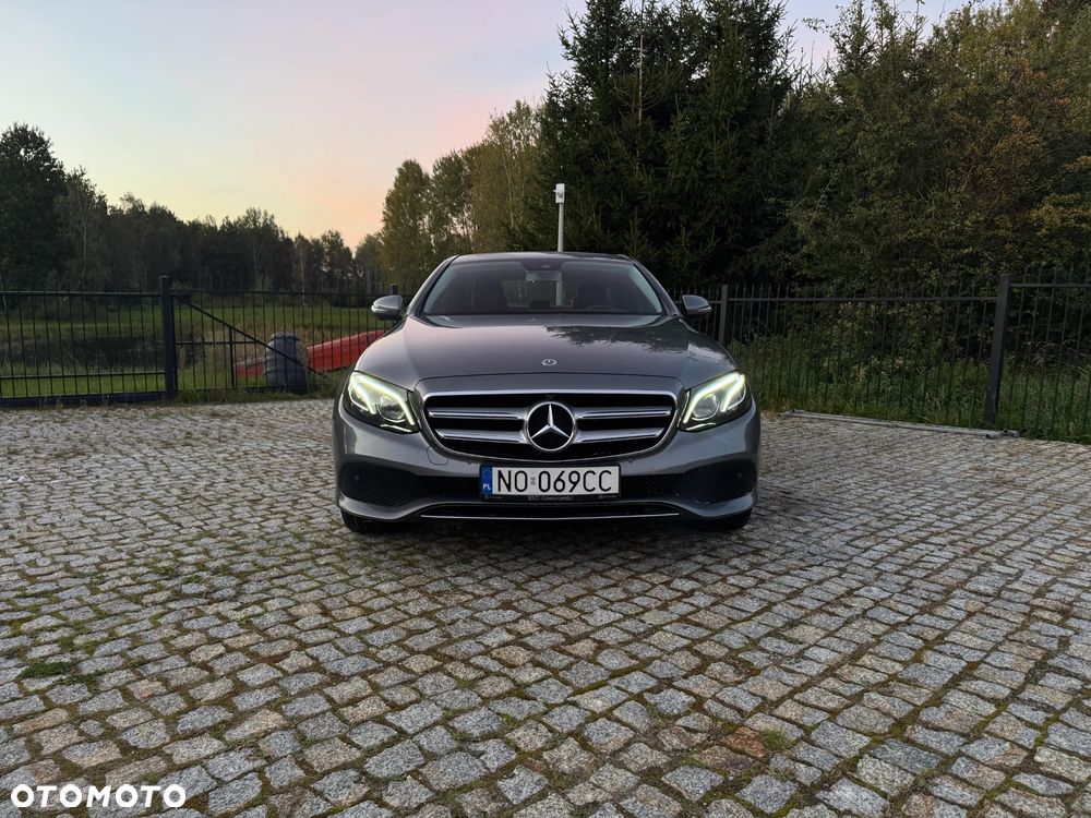 Mercedes-Benz Klasa E 220 d 4-Matic Business Edition 9G-TRONIC - 2
