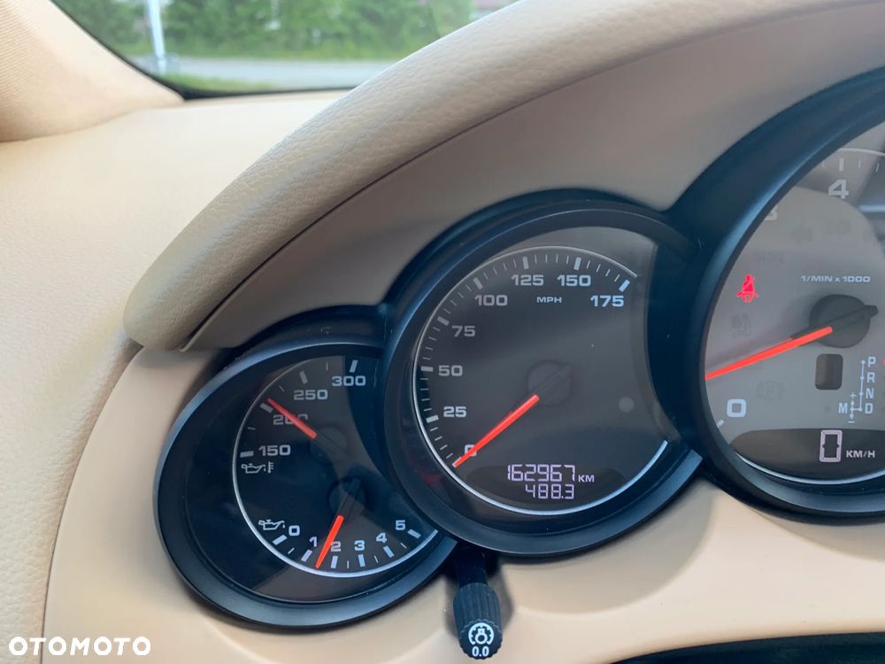 Porsche Cayenne - 9