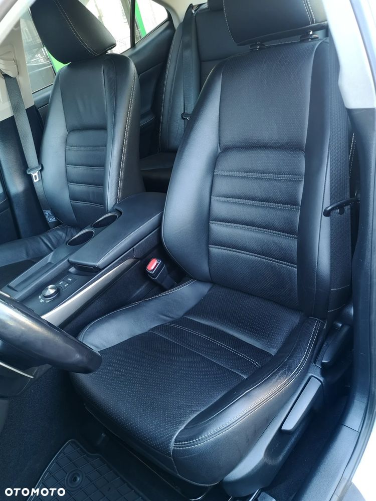 Lexus IS 200t Executive Line - 16