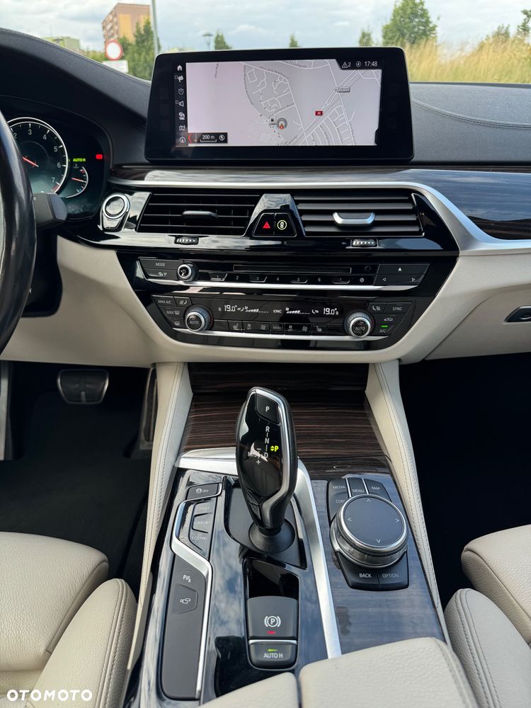 BMW Seria 5 530i xDrive M Sport sport - 14