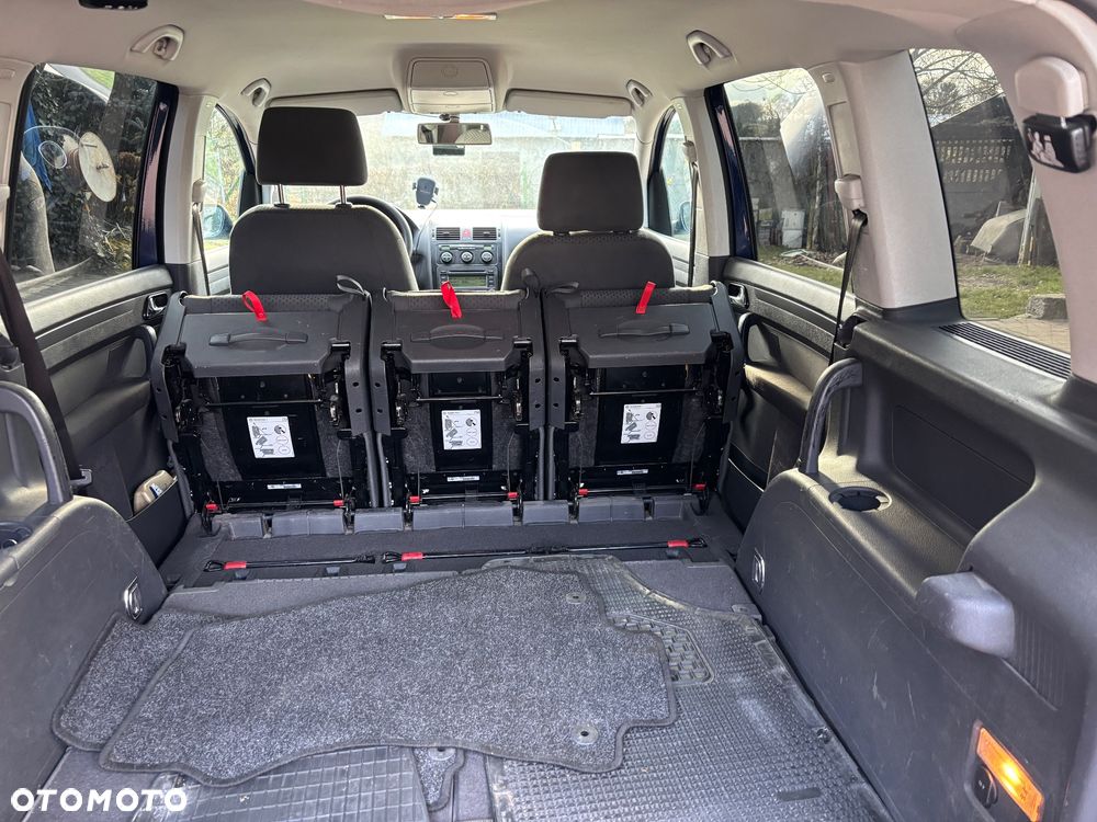 Volkswagen Touran - 9