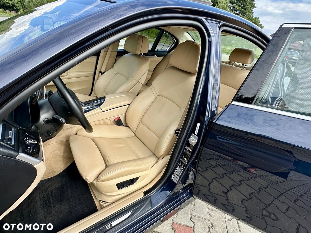 BMW Seria 5 530d xDrive Sport-Aut - 17