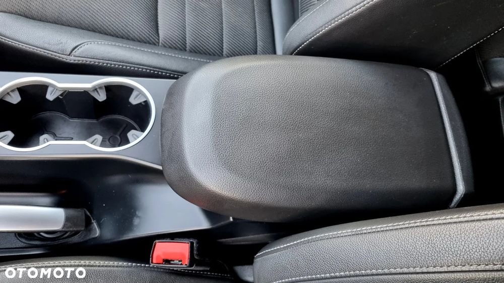 Ford Kuga 2.0 TDCi 2x4 Titanium - 36