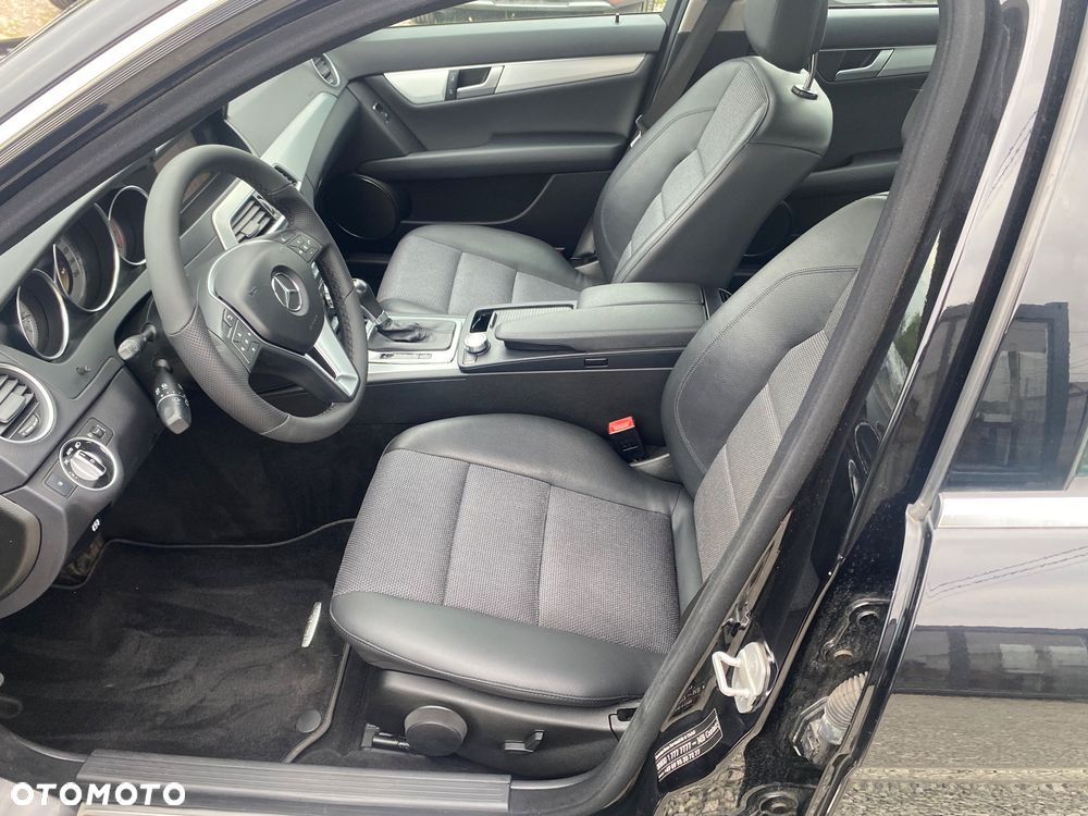 Mercedes-Benz Klasa C 180 CGI Automatik BlueEFFICIENCY Avantgarde - 22