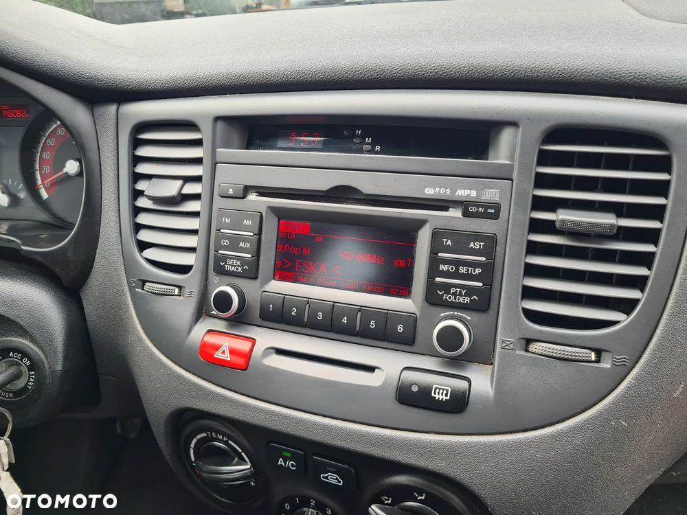 Kia Rio 1.4 Comfort - 24
