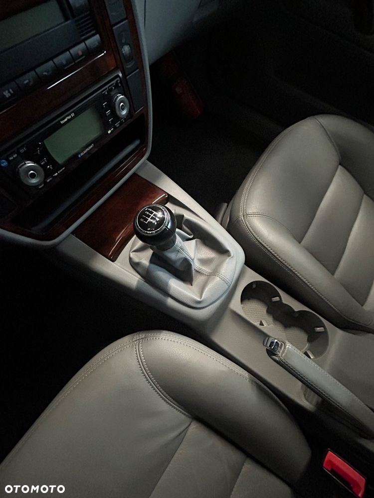 Volkswagen Passat - 13