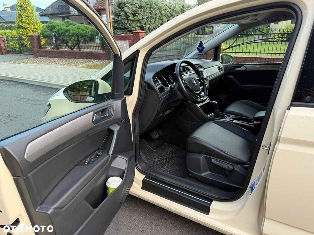 Volkswagen Touran - 13