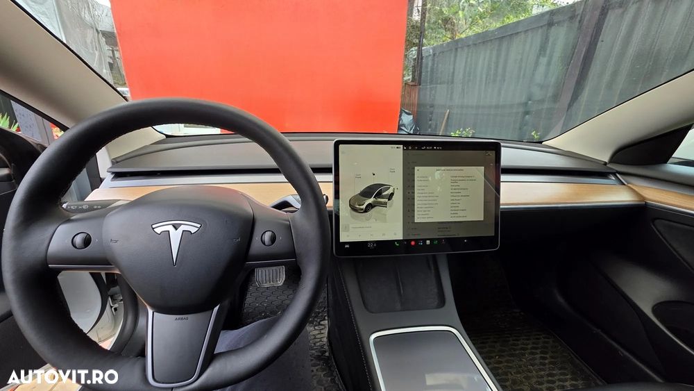 Tesla Model 3 - 6