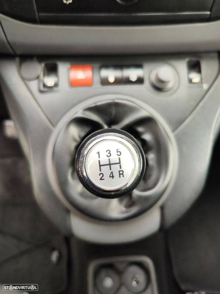 Peugeot Partner - 26