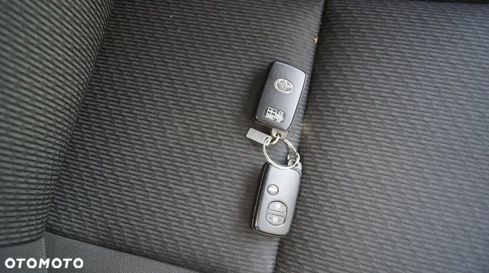 Toyota Avensis - 15