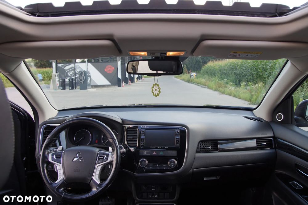 Mitsubishi Outlander Instyle NAVI + - 11