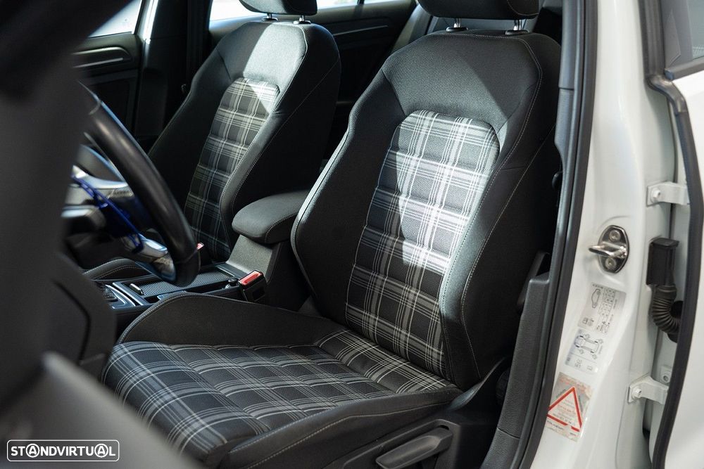 VW Golf 2.0 TDI GTD DSG - 16