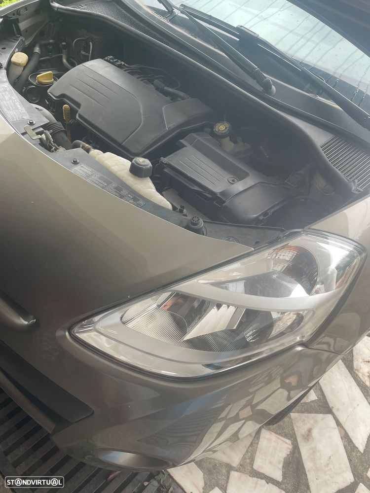 Renault Clio 1.2 16V Confort - 1