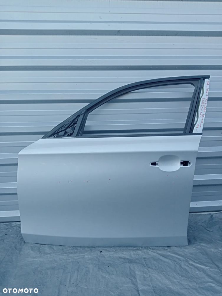 BMW E87 DRZWI 354 TITANSILBER