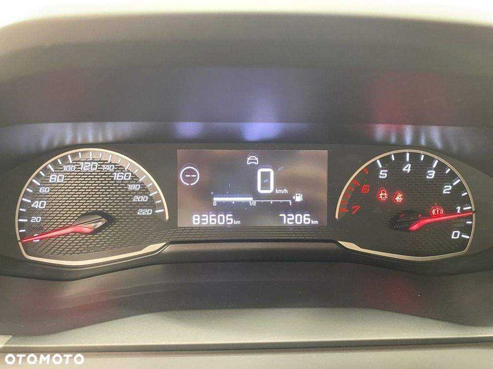 Peugeot 208 - 10