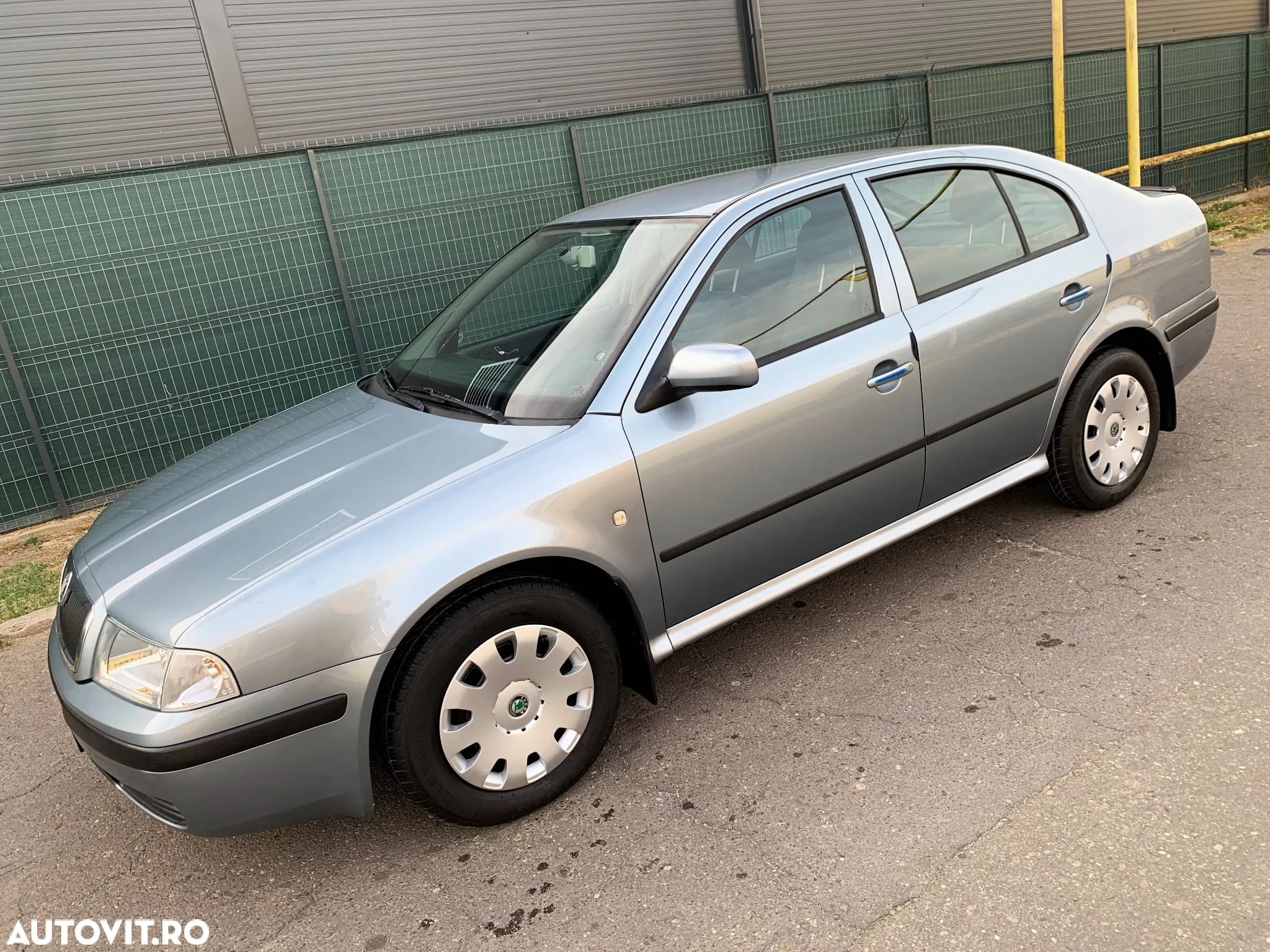 Skoda Octavia 1.6 Ambiente - 9