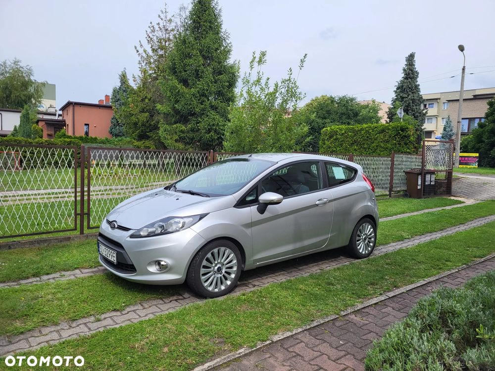 Ford Fiesta ver-1-1-titanium - 1