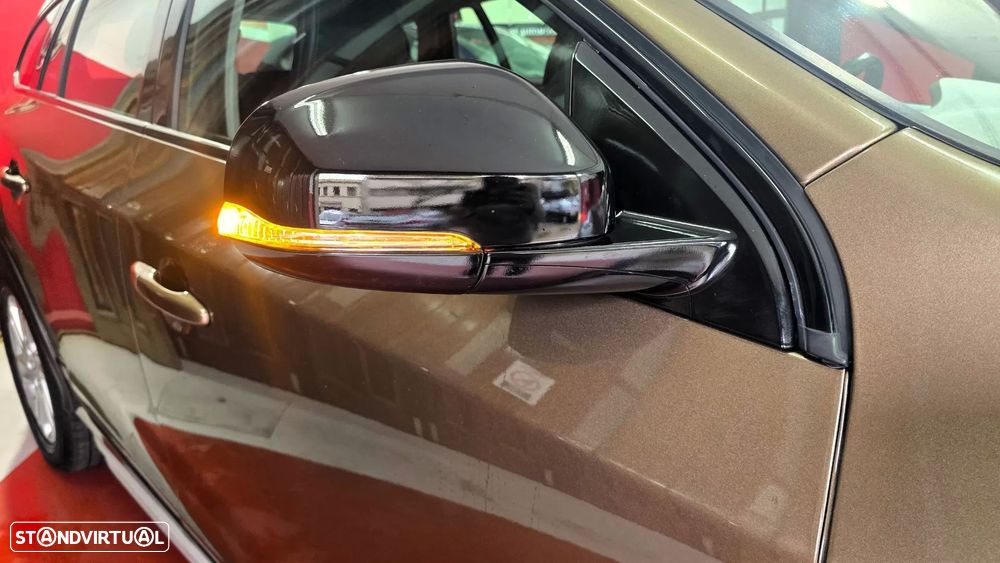 Volvo V60 Cross Country 2.0 D3 Momentum - 4