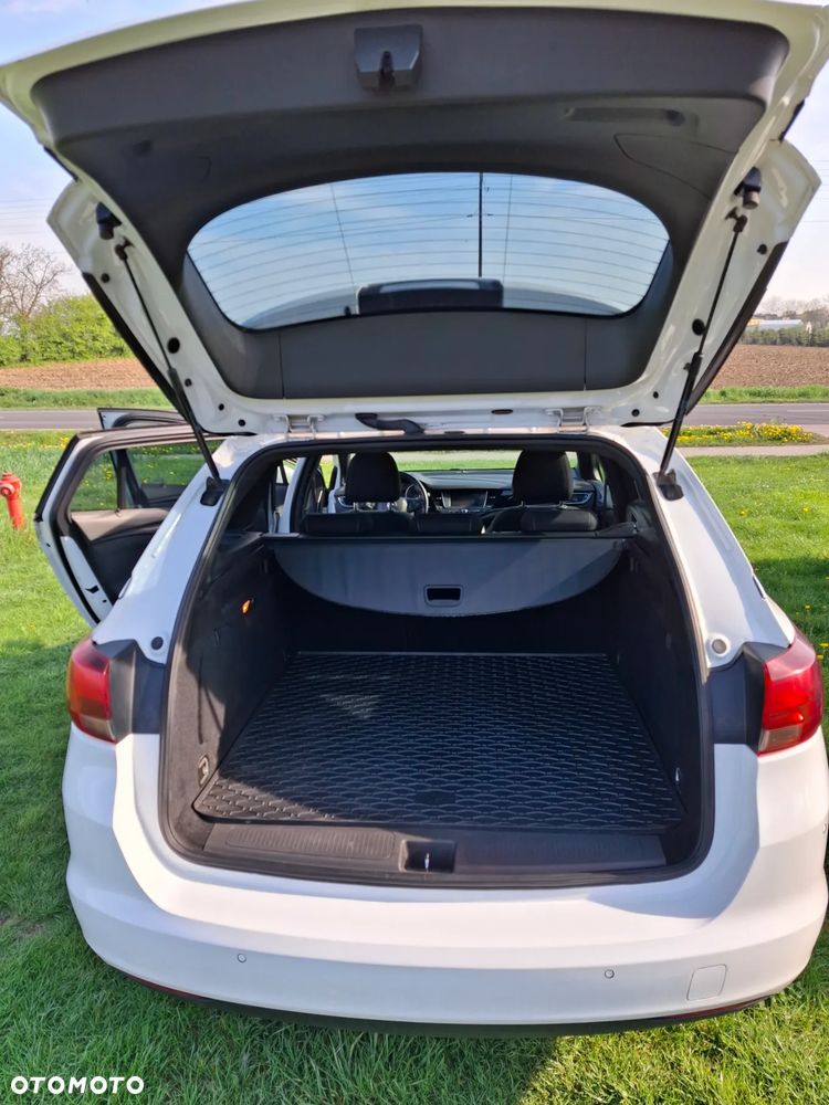 Opel Astra V 1.6 CDTI Dynamic S&S - 2